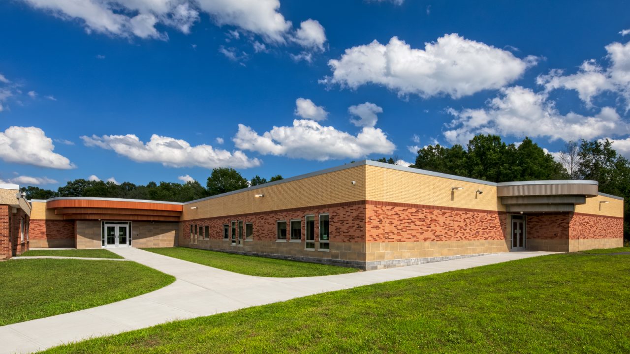 Exterior entrance of Round Hill Elementary School in Washingtonville, NY, featuring its welcoming design and main entryway.